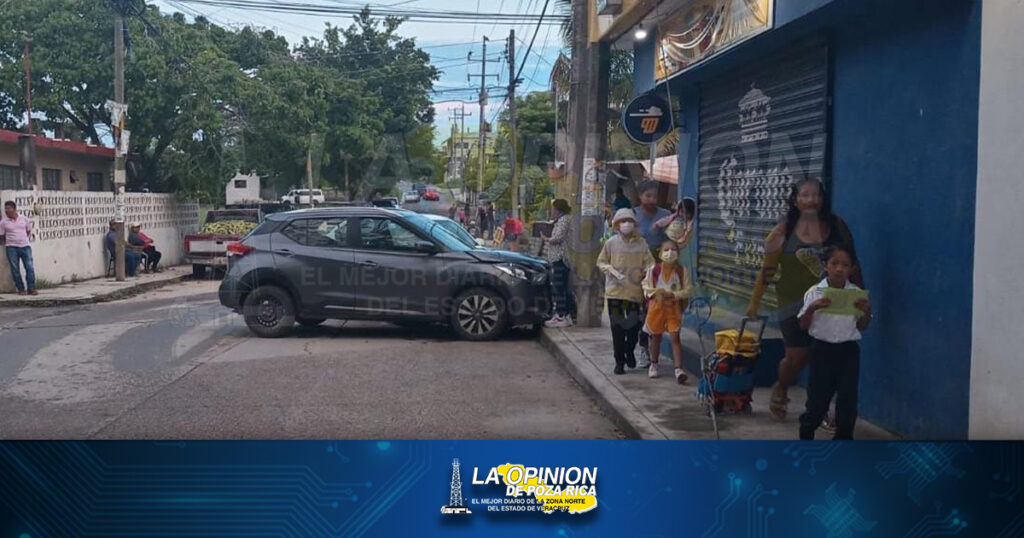 Fuerte choque en peligroso crucero