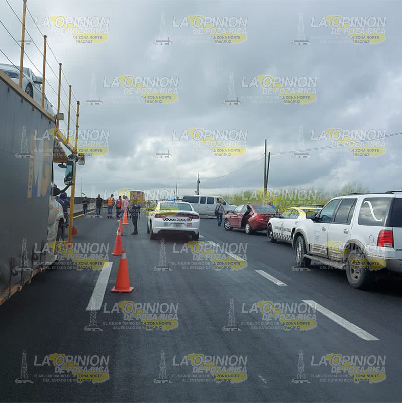 Trailer atropella a familia en Colinas de Santa Fe