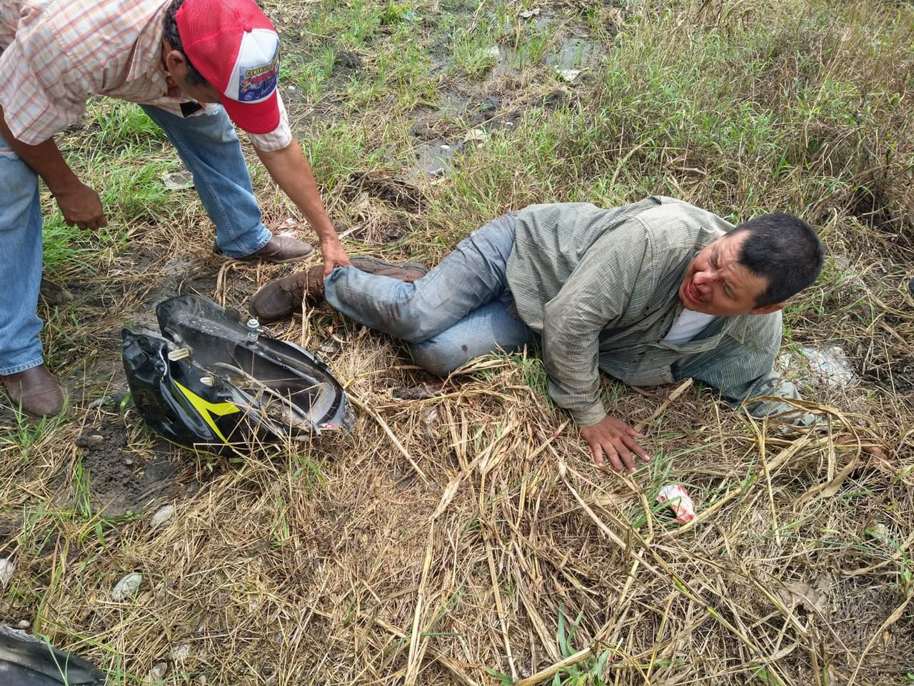 Conductor de un camión del agua atropella a motociclista