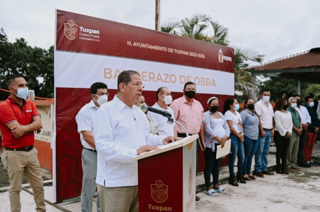 Inicia la construcción de un aula en la Escuela Primaria “Benito Juárez”