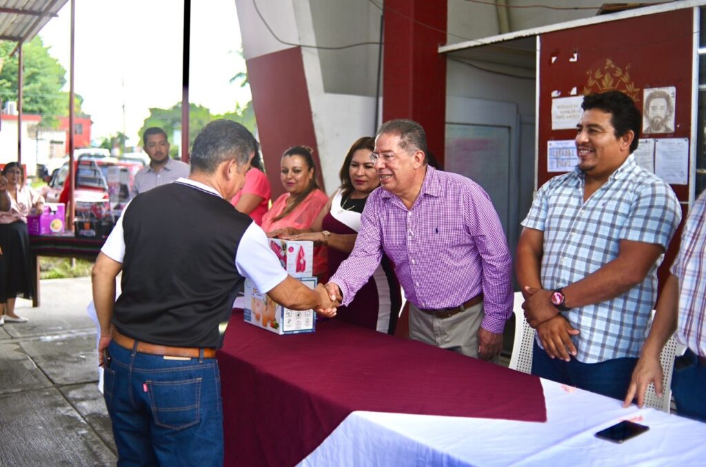 Gobierno de Tuxpan reconoce la labor de Protección Civil y Bomberos.