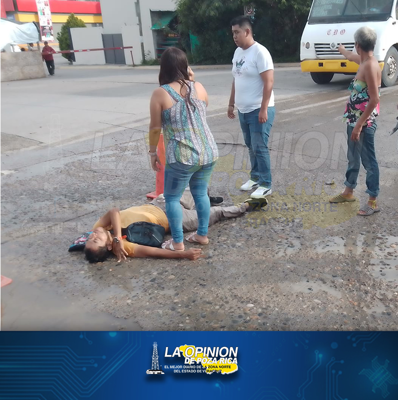 Cae a un bache y queda lesionado