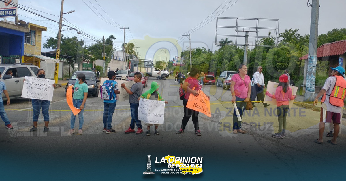 Este miércoles vuelve la actividad en las dos escuelas de la colonia De La Mujer, en Coatzintla Este miércoles vuelve la actividad en las dos escuelas de la colonia De La Mujer, en Coatzintla