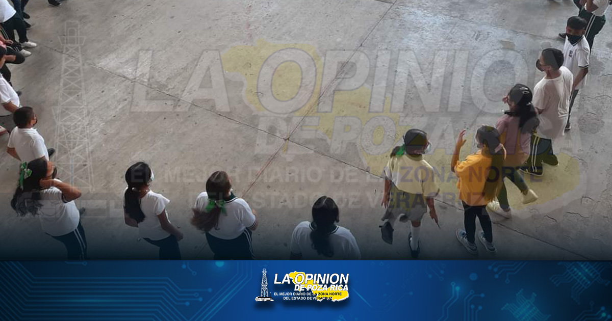 Adolescente intimida con una navaja a otro niño Adolescente intimida con una navaja a otro niño