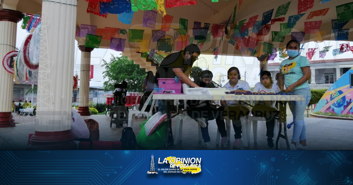 Alumnos especiales montan expo-venta