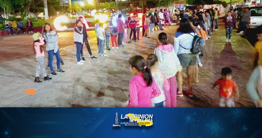 Catrinas “quinceañeras” y catrines “Pachucos” durante Xantolo Cazones 2022