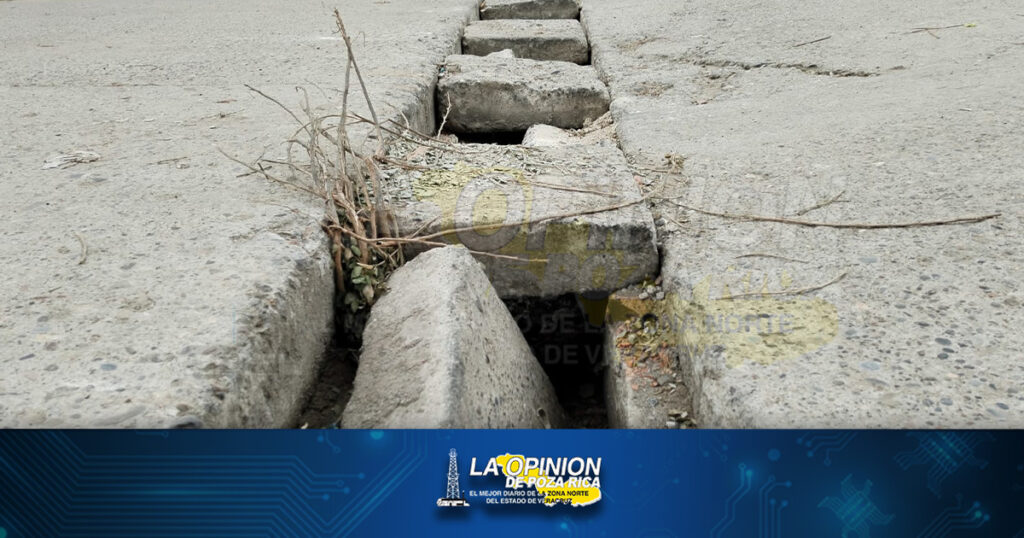 Daños severos en vehículos por circular en el puente que sale de Barrio de Xico hacia Kawatzin