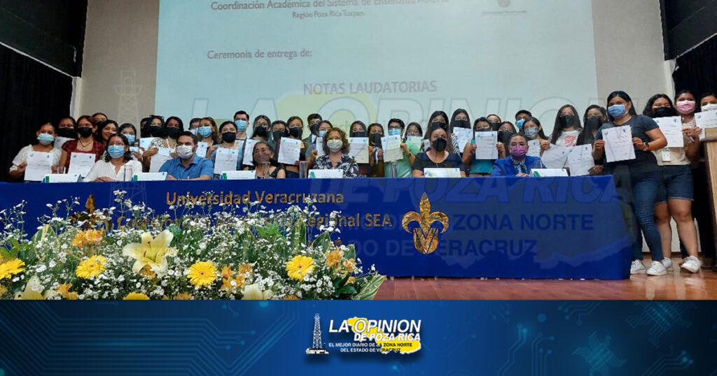 Reconocen a estudiantes