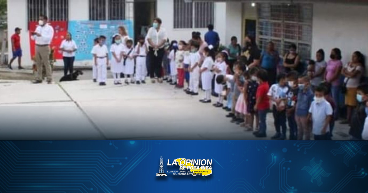Preescolar estrena aula con el programa La Escuela es Nuestra Preescolar estrena aula con el programa La Escuela es Nuestra Coatzintla