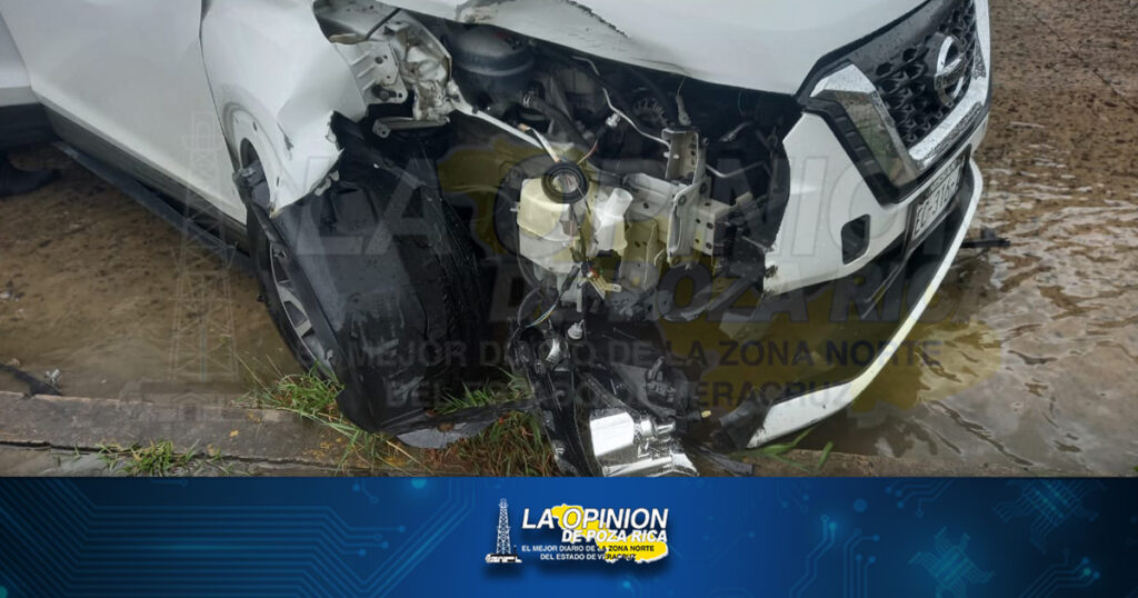 ¡Choca contra poste!