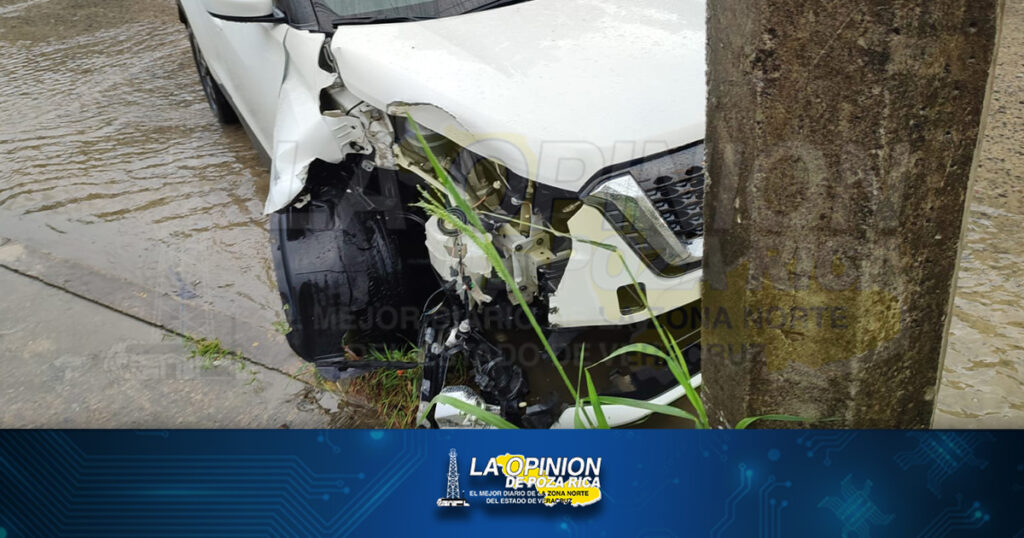 ¡Choca contra poste!