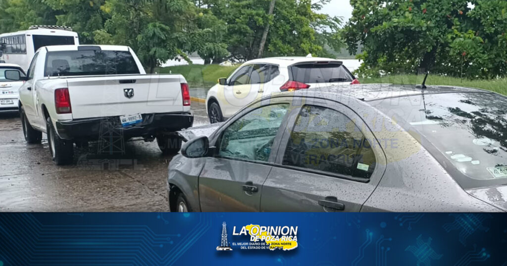 ¡Se estrella en una camioneta!