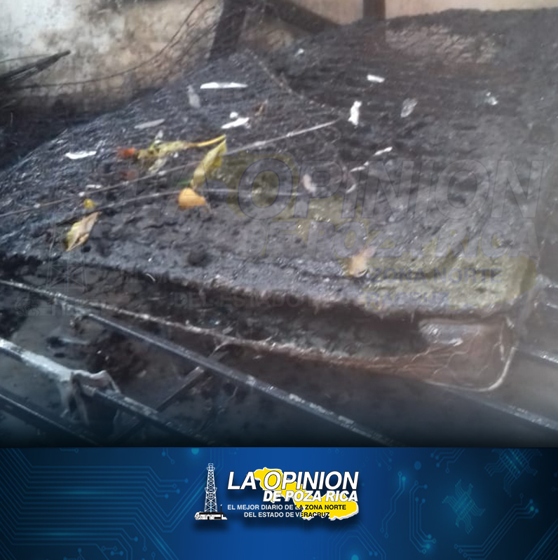 Vivienda consumida por el fuego Vivienda consumida por el fuego
