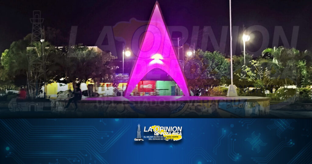 Iluminan de rosa espacios públicos