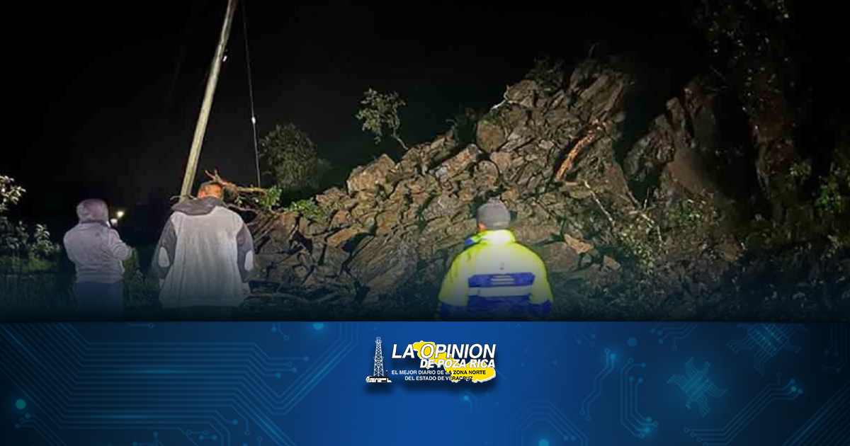 Deslave bloquea carretera federal 120 en sierra de Querétaro