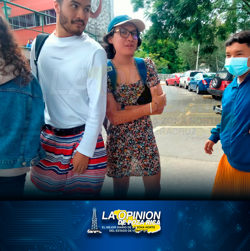 ¿Solidaridad o posers? Por un día estudiantes de Derecho se van en falda a la escuela