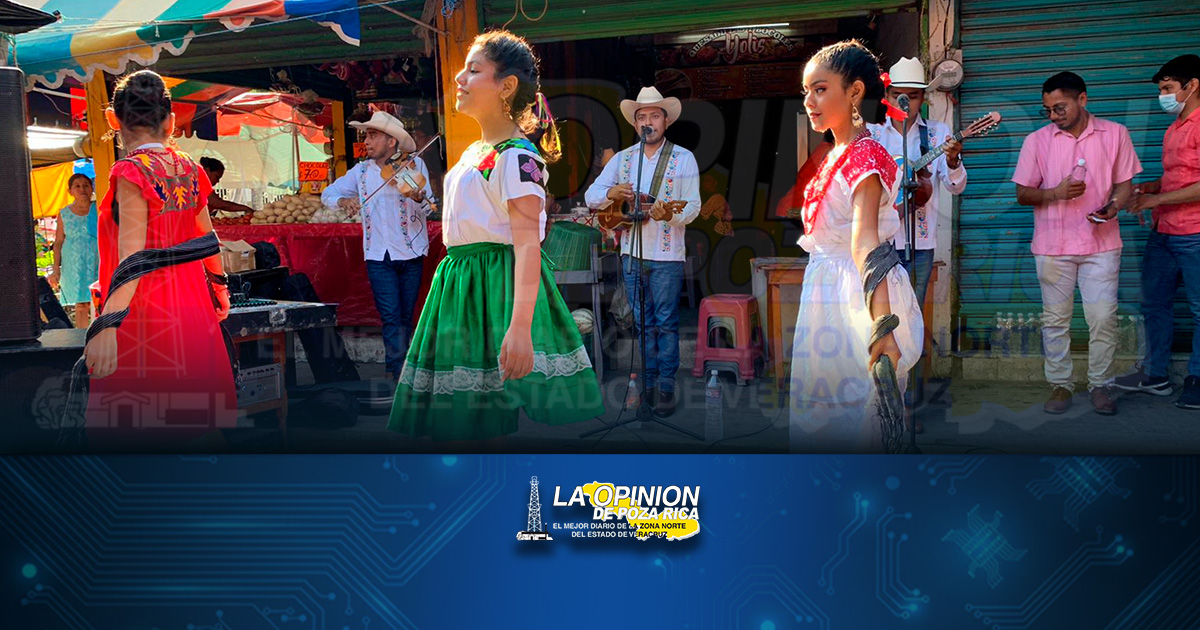 Gran festejo del domingo grande en las calles Álamo