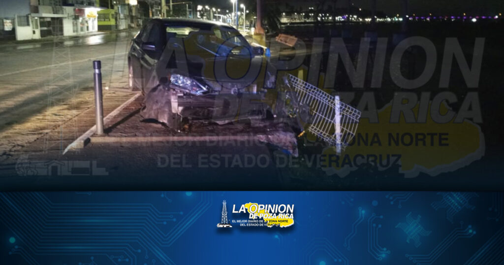 Choca y abandona auto en bulevar