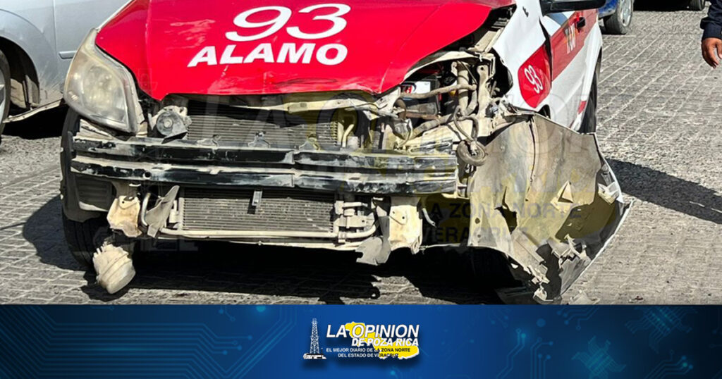 Pick-up destroza a un taxi