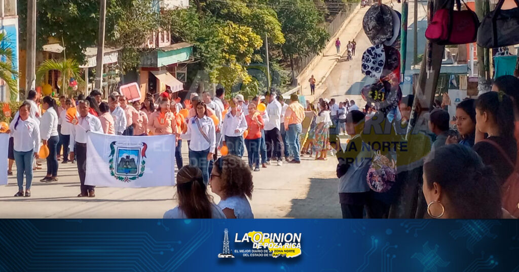 Rezagados, pero desfilan revolucionarios