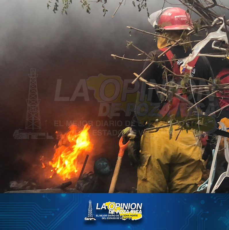 Incendio arrasa vivienda en Coatzintla
