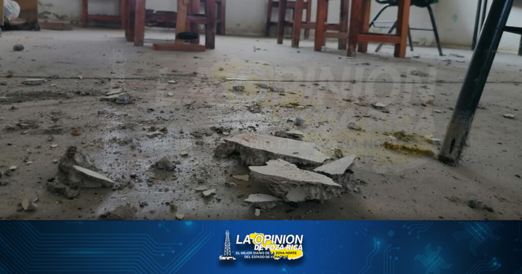 Toman instalaciones de telesecundaria; exigen rehabilitación de salones