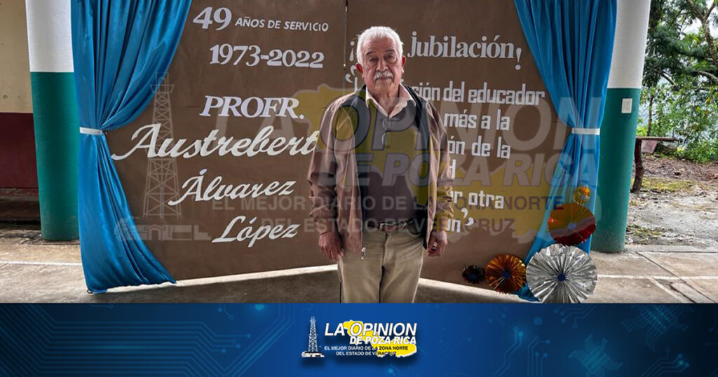 Reconocen trayectoria del profesor Austreberto Álvarez López