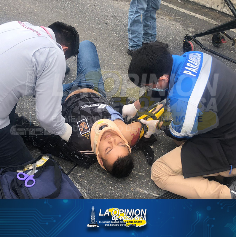 Motociclista derrapado en distribuidor vial