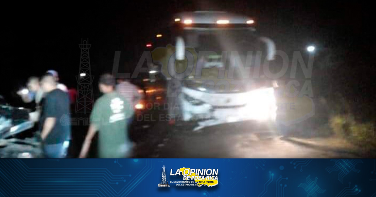 ¡Autobús contra camioneta; 2 heridos!
