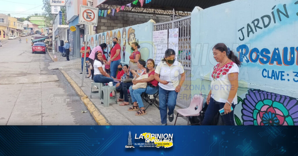 Maestros toman kínder