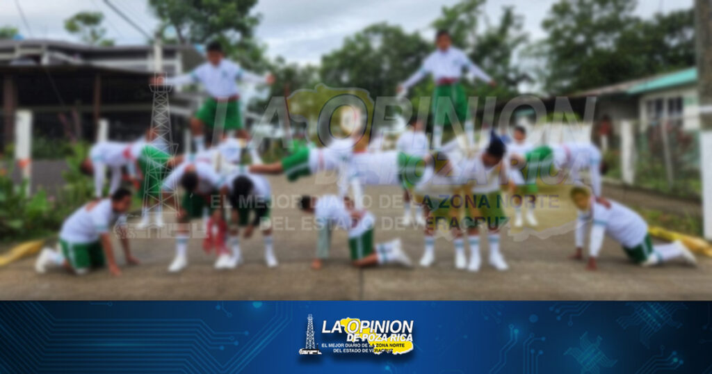 Escuelas rurales desfilan por la Revolución