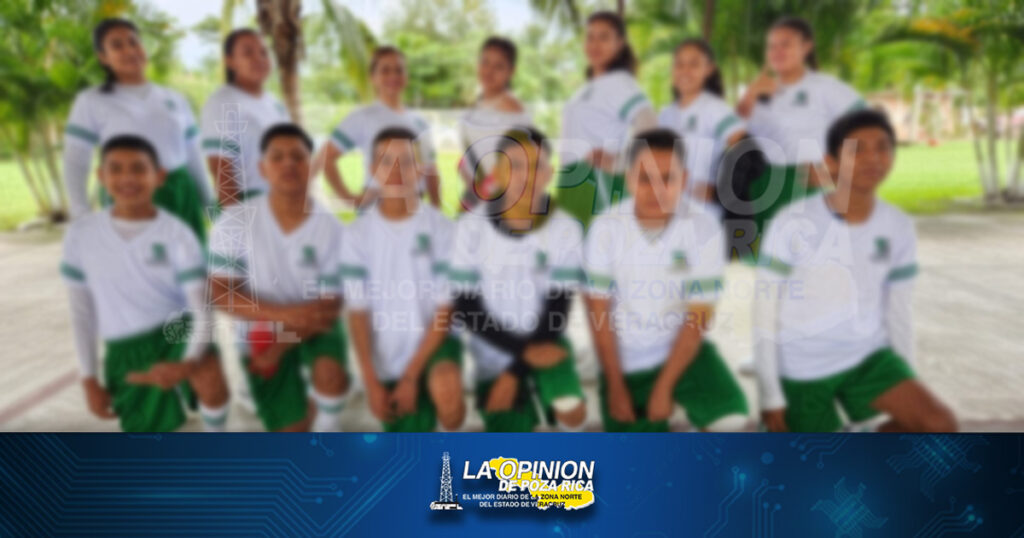 Escuelas rurales desfilan por la Revolución