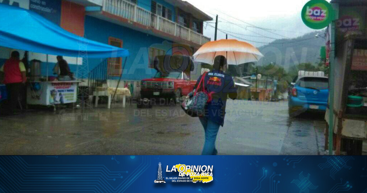 Desfile, pese a amenaza de lluvia y más frío