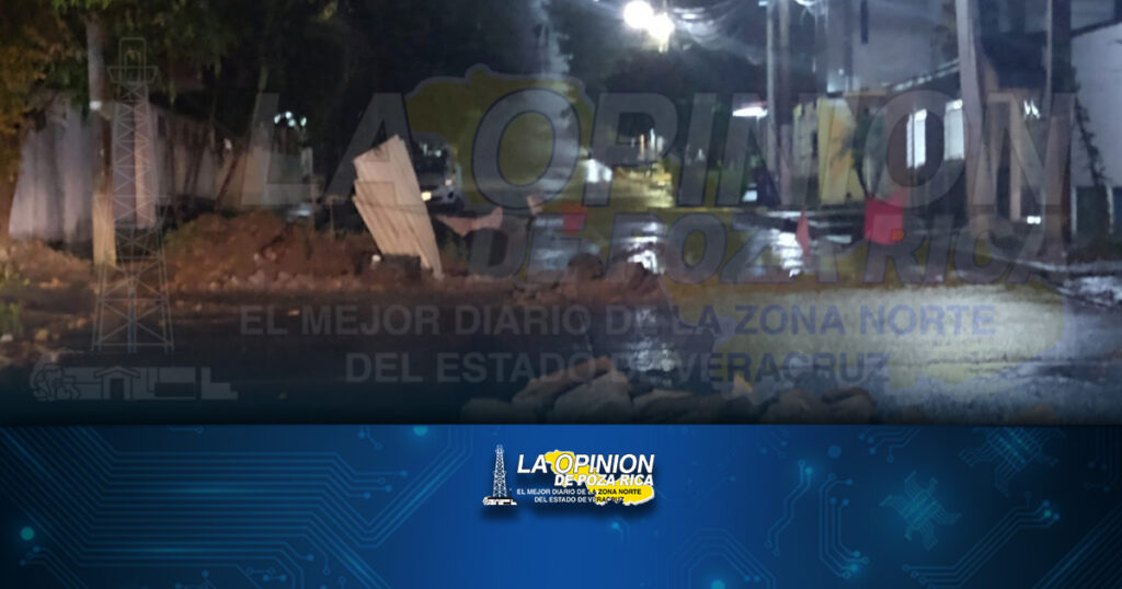 Cierran calle, dejan escombro y no colocan señalización en Coatzintla