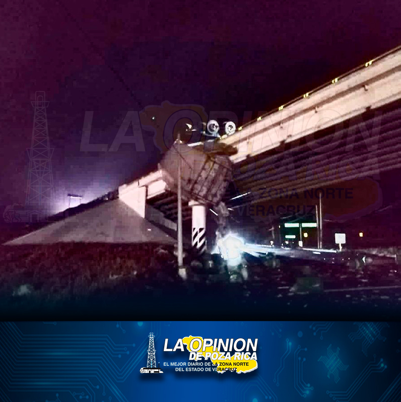 Tráiler cae de puente