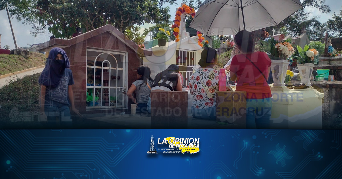 Visitan a sus Fieles Difuntos, abarrotan panteones