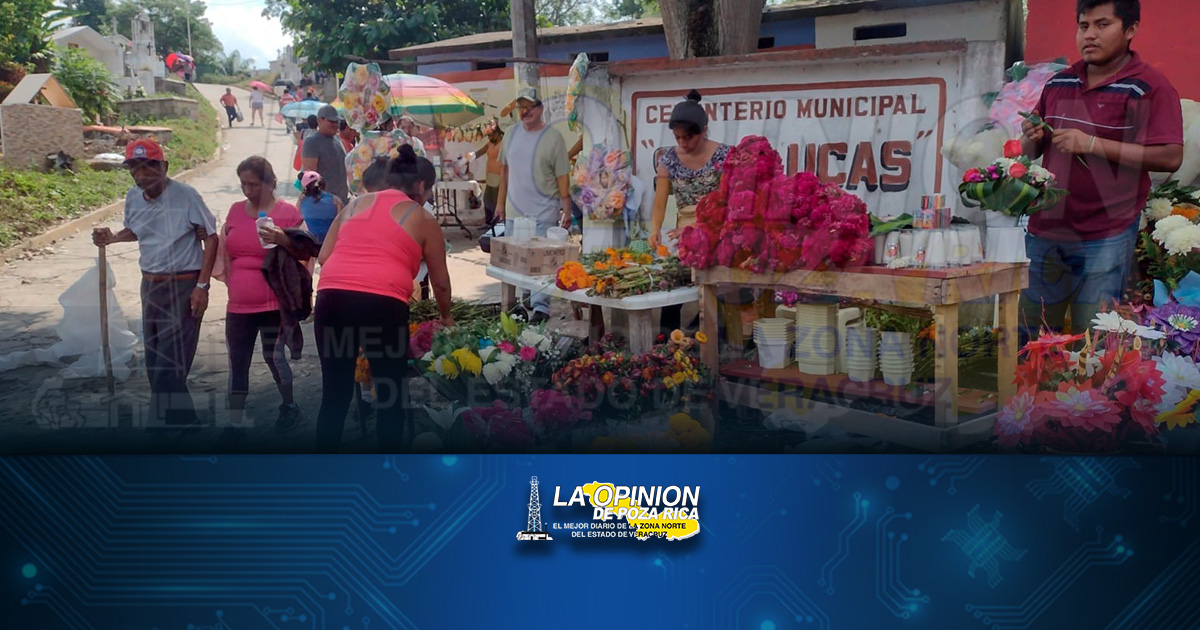 Visitan a sus Fieles Difuntos, abarrotan panteones