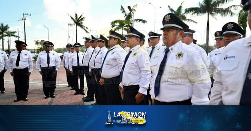 Gobierno municipal entregó uniformes a elementos de Tránsito