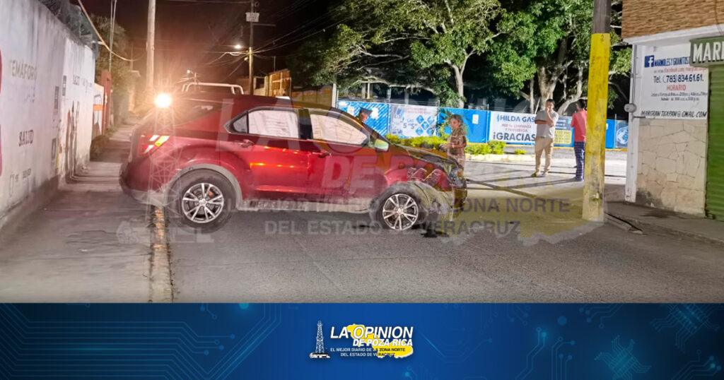 Destroza su camioneta