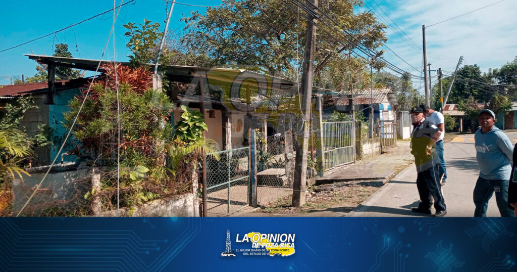 ¡Tráiler derriba cables y daña poste!