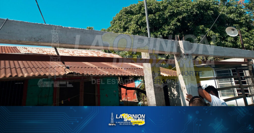 ¡Tráiler derriba cables y daña poste!