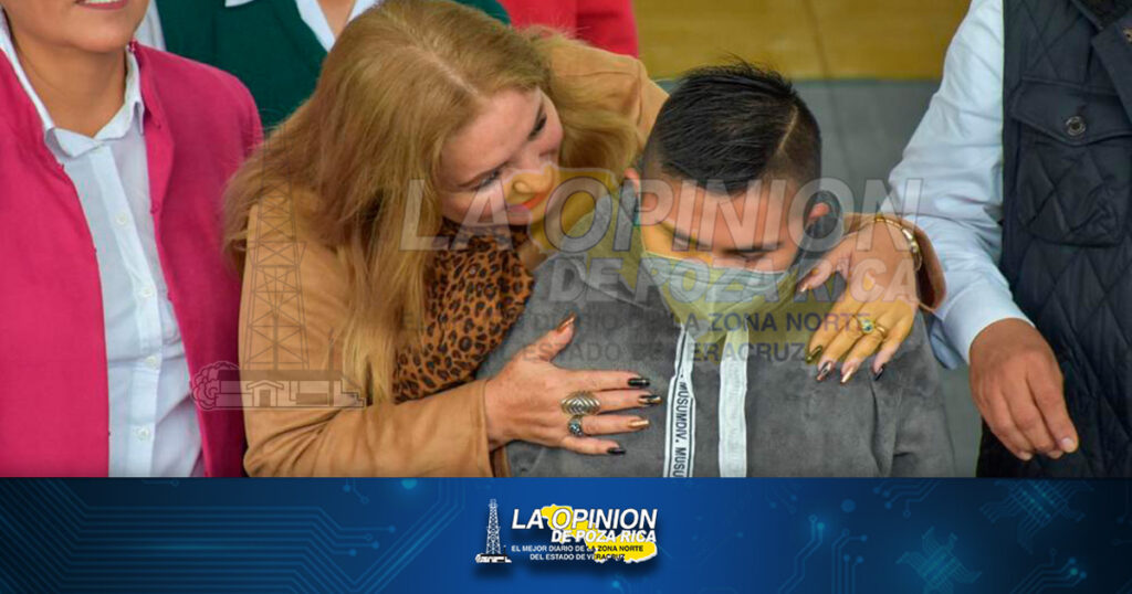 Entrega Balo Gómez becas a más de 3,800 alumnos