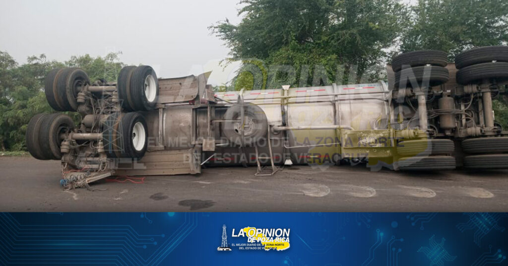 Vuelca autotanque en el libramiento portuario de Tuxpan