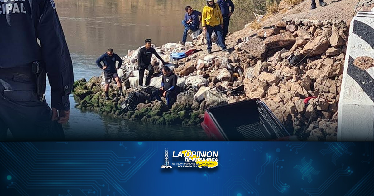 Camioneta cae al mar y mueren dos personas en Sonora