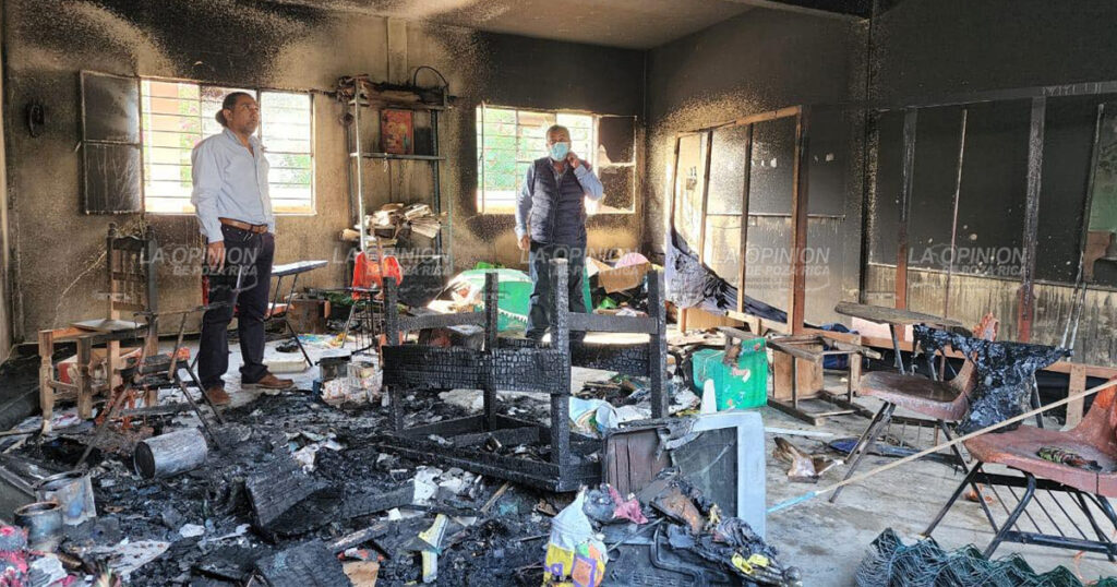 Se incendia un salón de clases