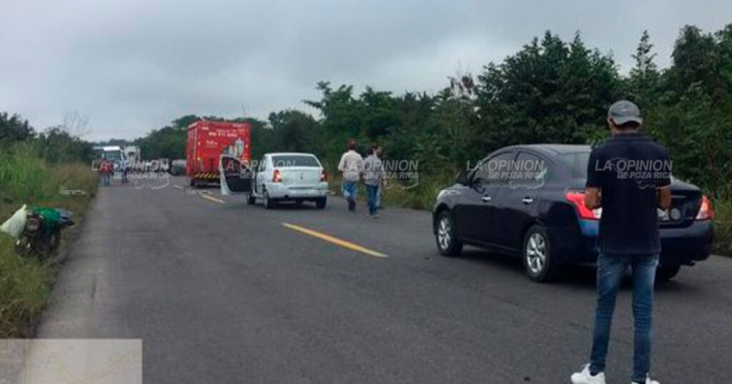 ¡Choca y se sale del camino!