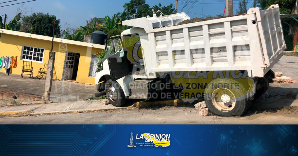 Camión “de Volteo” se ensarta en vivienda