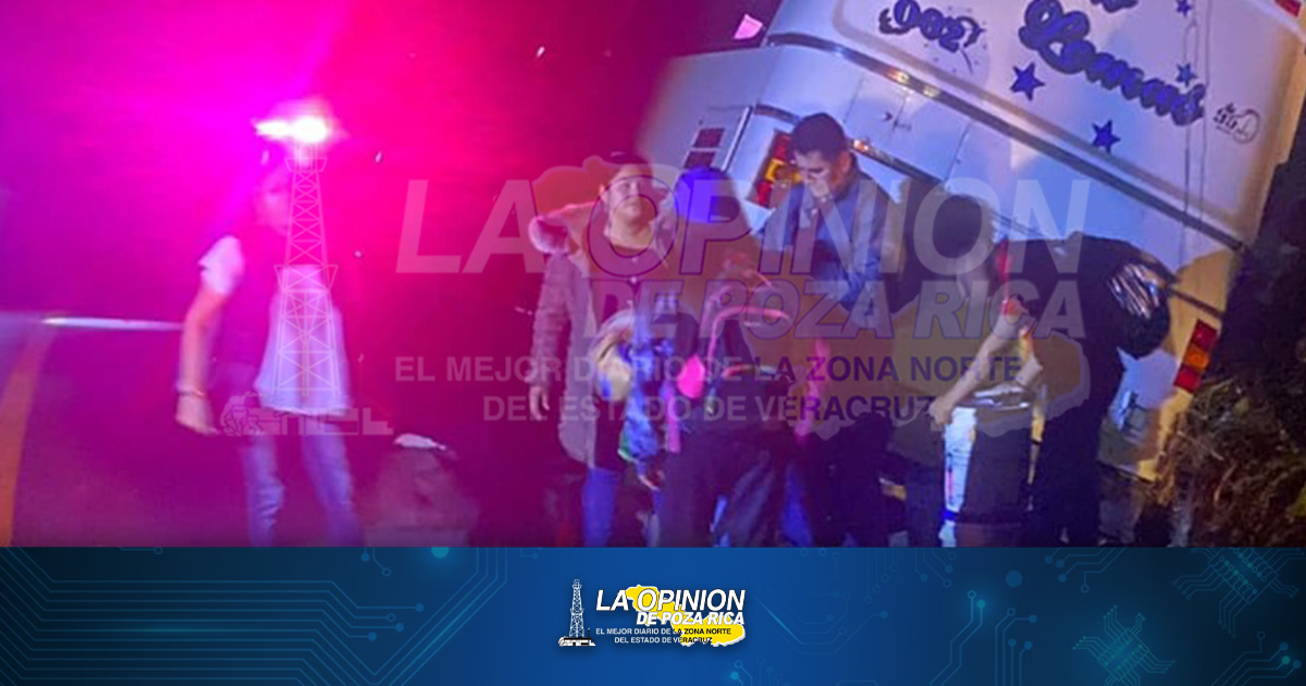 Casi vuelca autobús en carretera