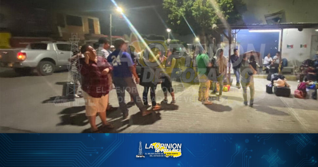 Casi vuelca autobús en carretera