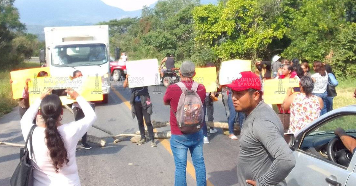 Cierran paso a Tantoyuca y Potrero